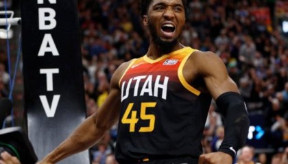  米切尔加时连中关键球，骑士双加时险胜尼克斯显韧性