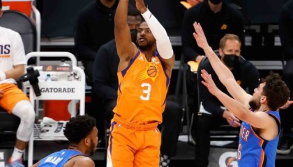  布克末节连得10分接管比赛，太阳客场力擒湖人