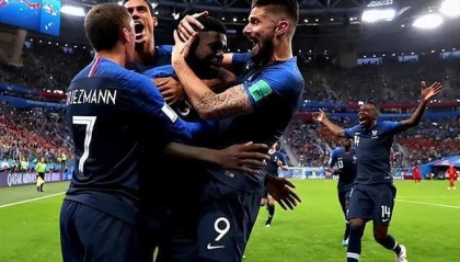  姆巴佩梅开二度助球队取胜，法甲射手榜强势登顶  