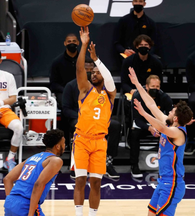  布克末节连得10分接管比赛，太阳客场力擒湖人